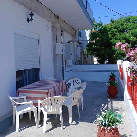 Beautiful Apartment Anais Near The Sea 아기아 트리아스 외부 사진